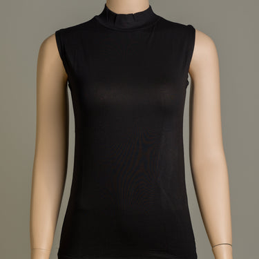Tank top with a hole