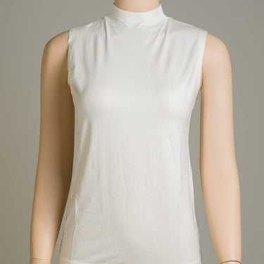 Tank top with a hole